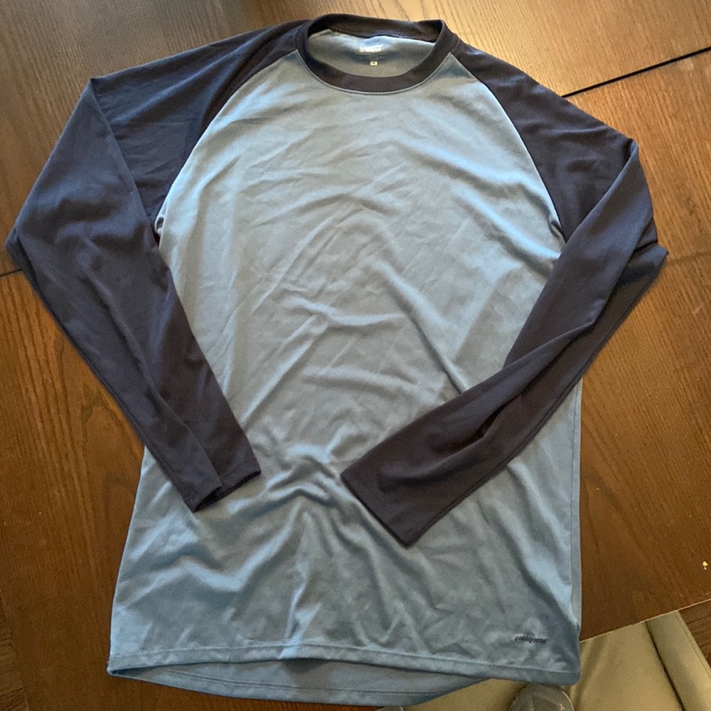 Patagonia men’s medium base layer.